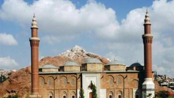 La Gran Mezquita de Bursa se trata de la representación de los 99 nombres de Allah
